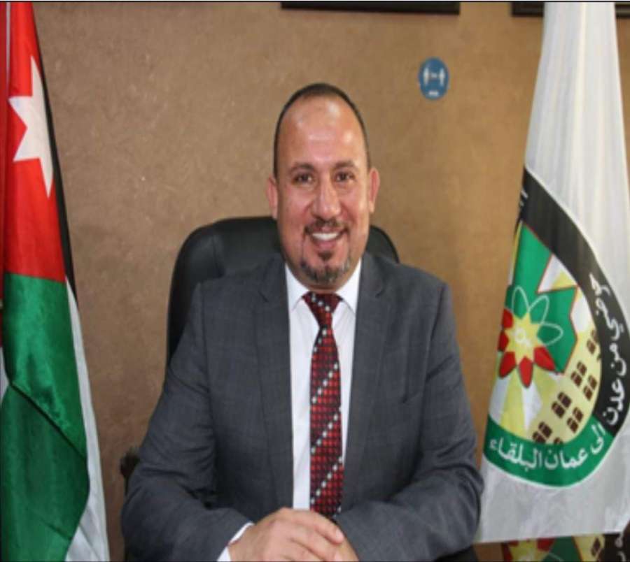 الدكتور أحمد المكاحلة.. مبارك الأستاذية