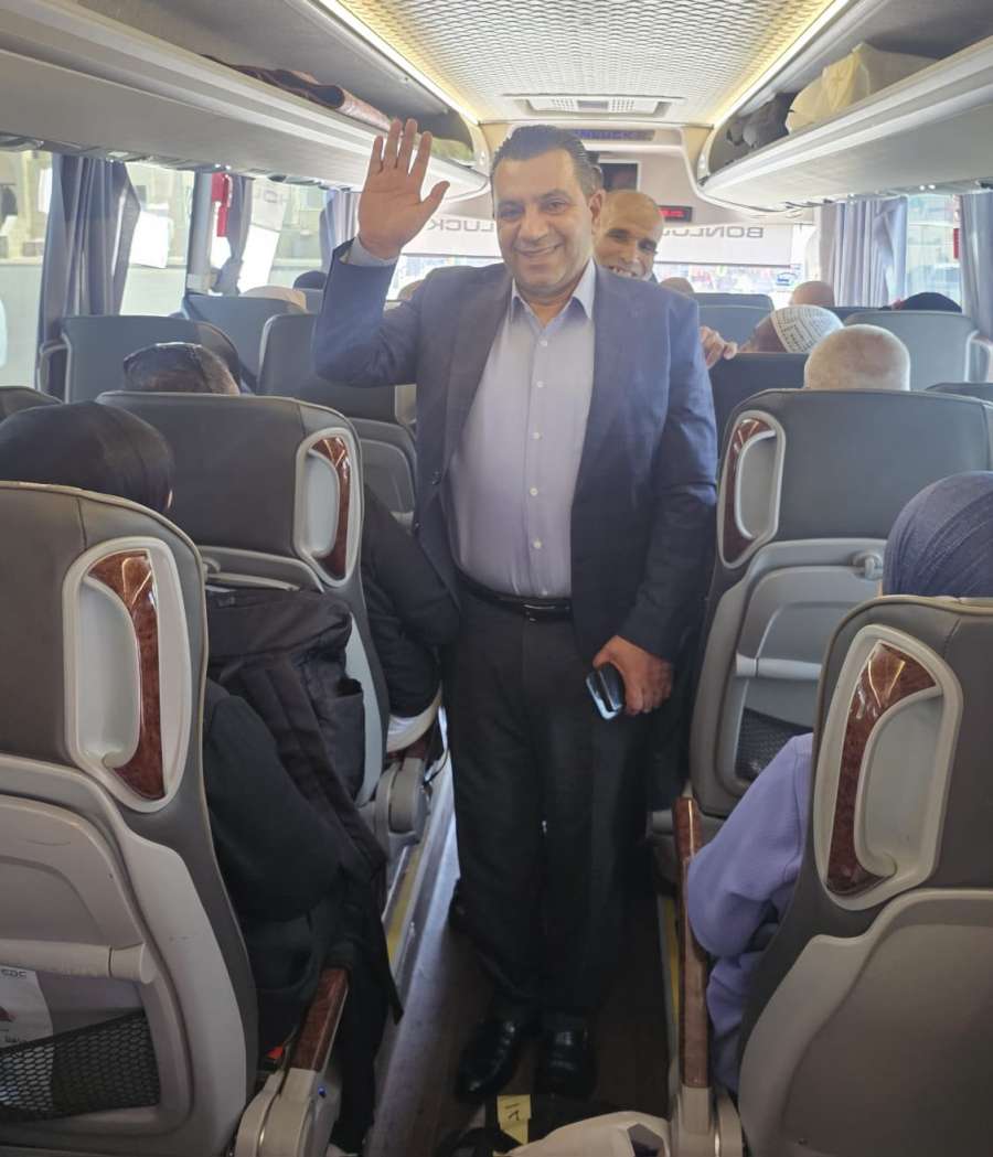 النائب السعود في باص لحجاج فلسطينيين..
