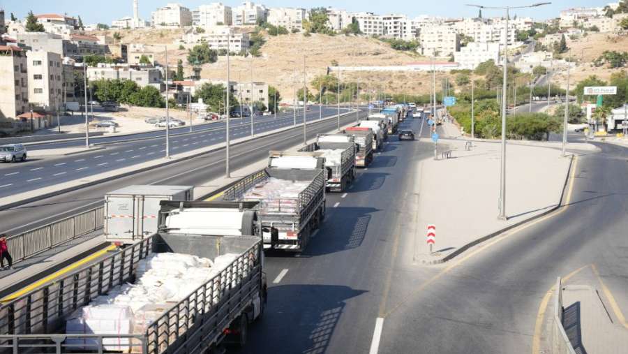 المومني: مستوطنون إسرائيليون يواصلون اعتراض شاحنات