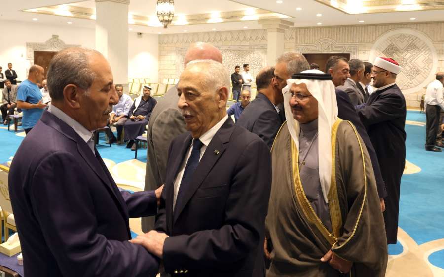 مندوبا عن الملك وولي العهد.. العيسوي