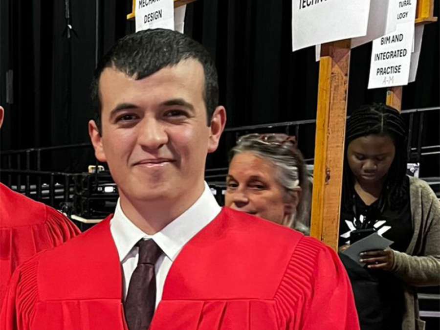 الزيودي يحتفل بتخرج نجله من كندا