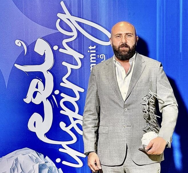 أحمد إحسان يحصد جائزة “ملهم” عن