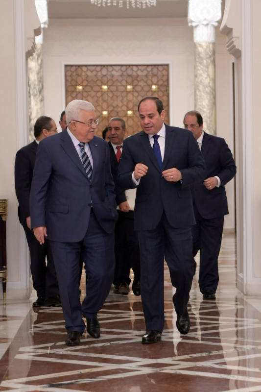 الرئيس الفلسطيني عباس يشارك في قمة