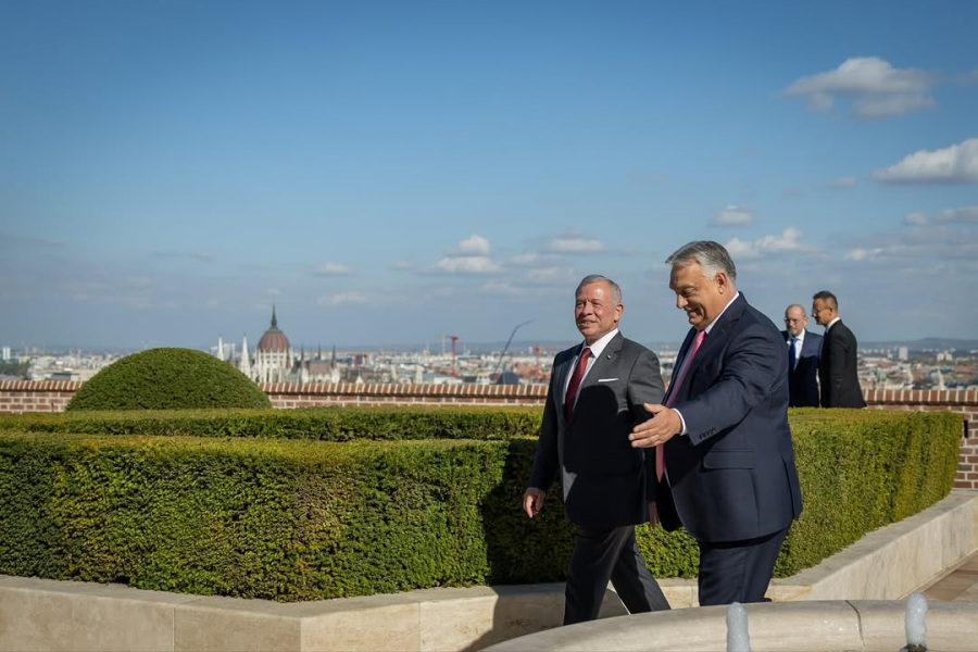 الملك يلتقي رئيس الوزراء الهنغاري ويؤكد