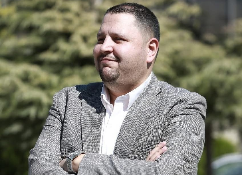 الصحفي معتز أبو عنزة … الله