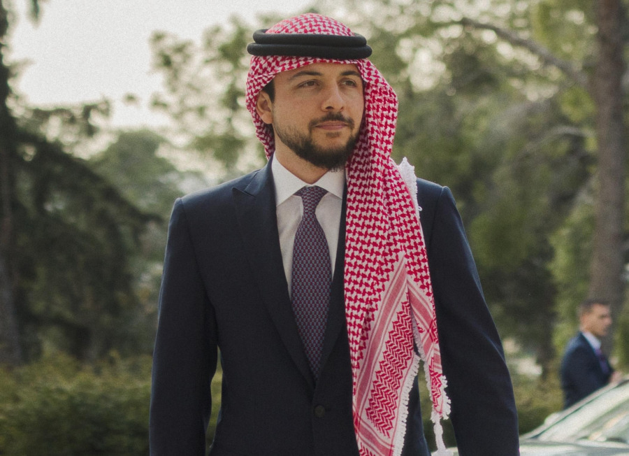 مندوبا عن الملك.. ولي العهد يشارك