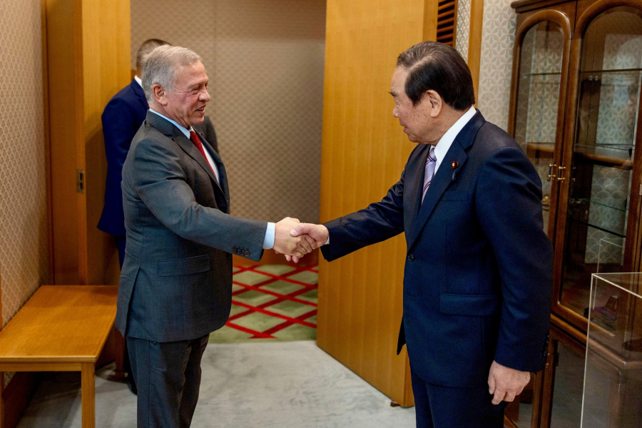 الملك يعقد لقاءات مع قادة في