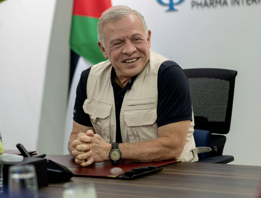 الملك يزور منشآت صناعية في القسطل