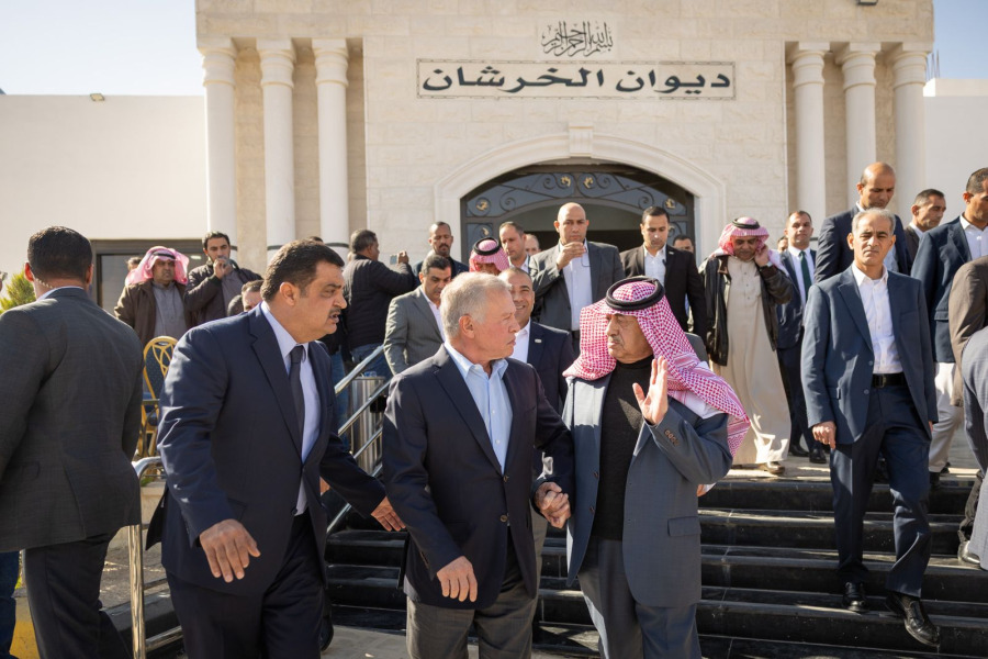 الملك يزور ديوان الخرشان معزيا بوفاة
