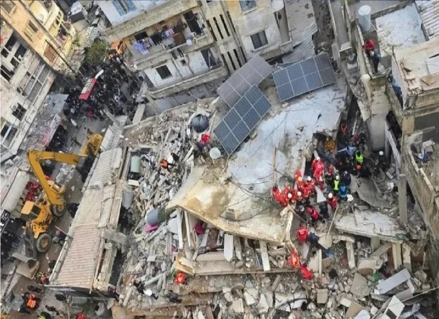انهيار مبنى سكني في طرابلس اللبنانية