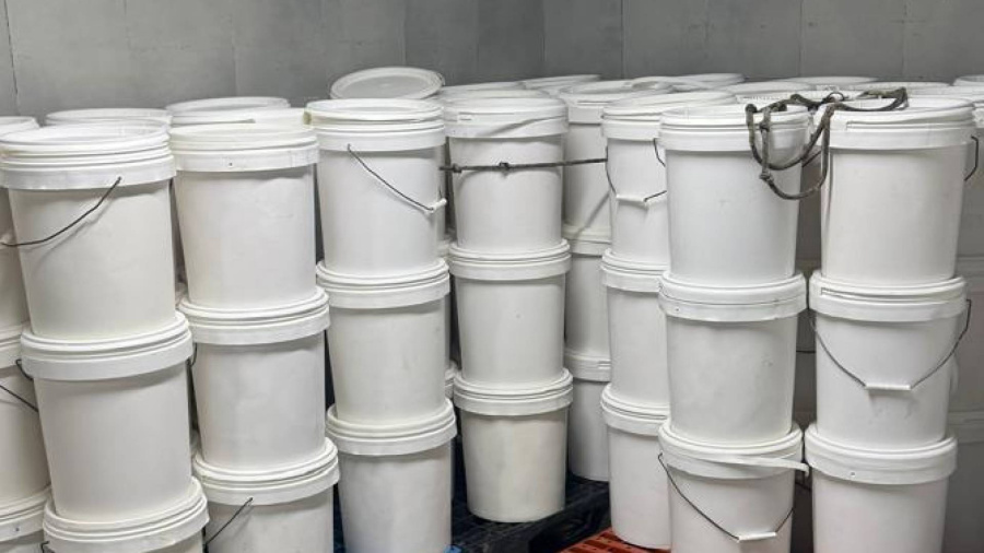 إغلاق مستودع غير مرخص يدخل حليبا