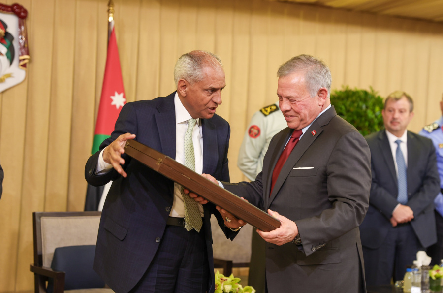 الملك: سيبقى الجيش العربي مصنعا للرجال