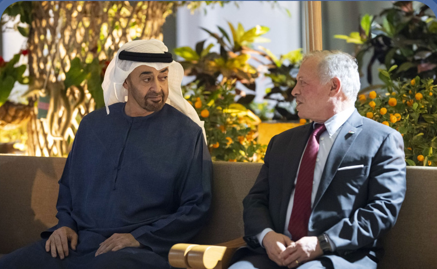 الملك في الإمارات ويلتقي محمد بن