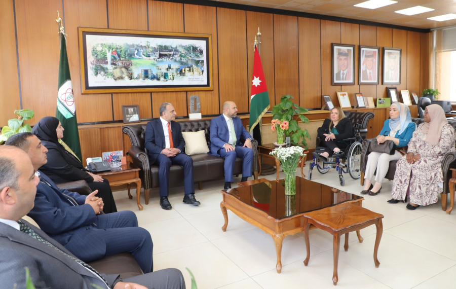 جامعة اليرموك وأنا إنسان تبرمان شراكة