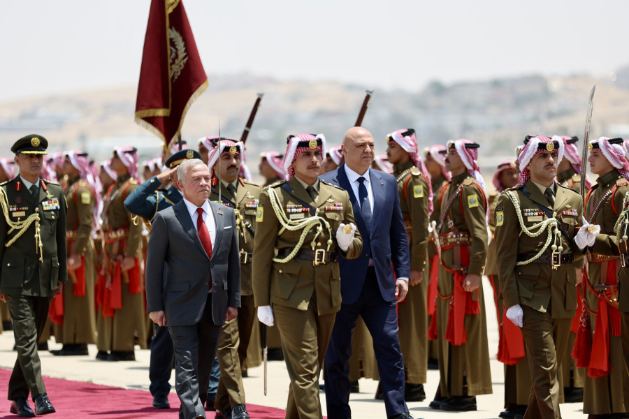 الملك هاتفيا لـ عون: دعم الأردن