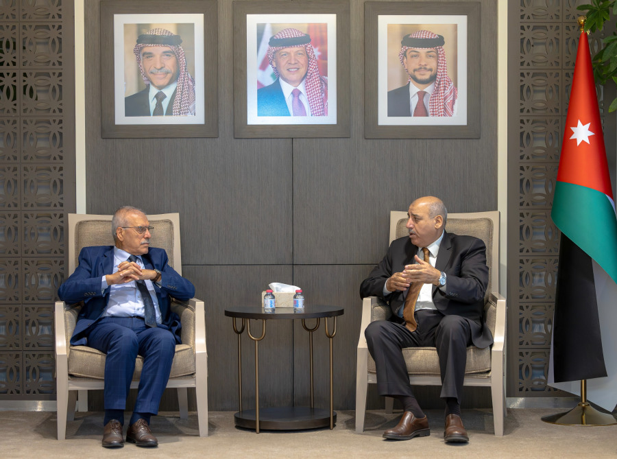 القاضي يلتقي رئيس لجنة الأخوة العربية