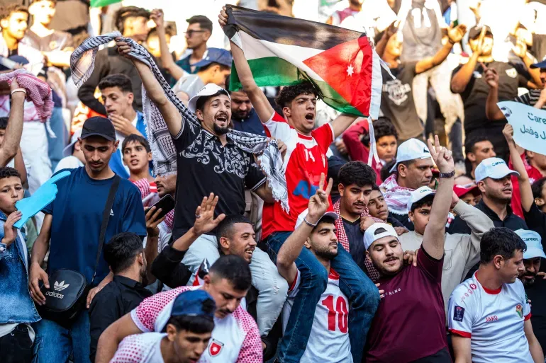 ماذا طلب عمدة أرلينغتون بعد لقائه
