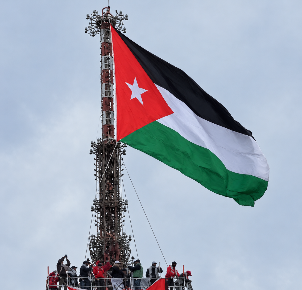 كيف فضحت نجمة العلم الأردني فيديوهات