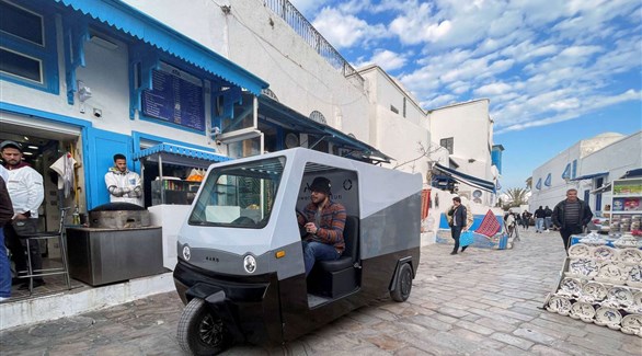 وقودها الشمس.. تونسي يصنع سيارة كهربائية