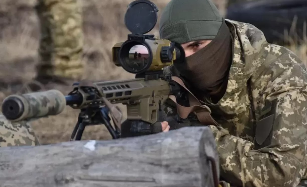 شاهد .. احد اخطر قناصي العالم