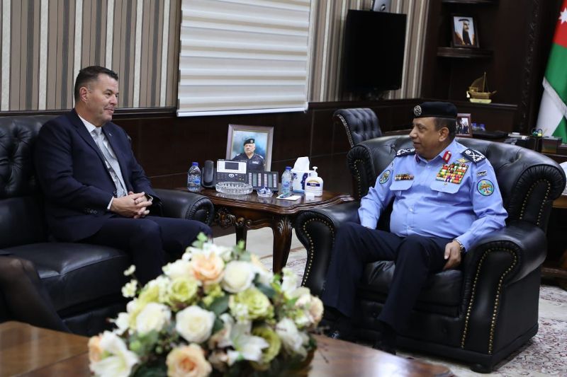 الحواتمة يلتقي مايكل بانيت وهذا ما