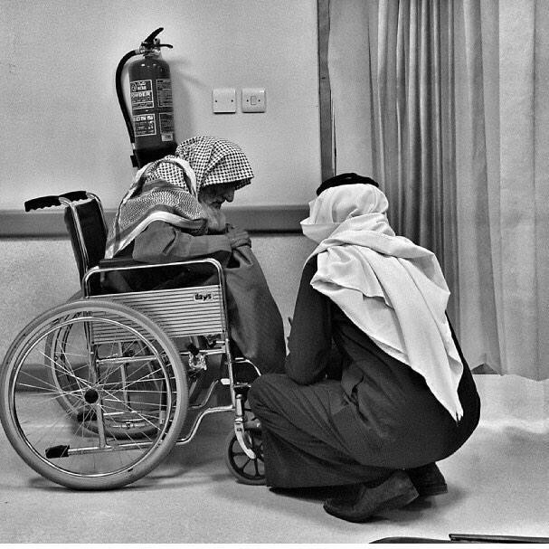 آثار بر الوالدين الدنيوية والأخروية