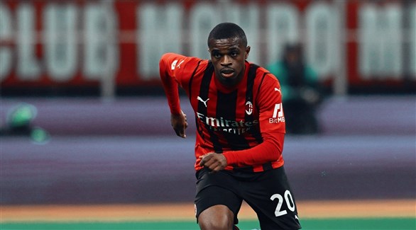 ميلان يكافئ مدافعه بعقد جديد