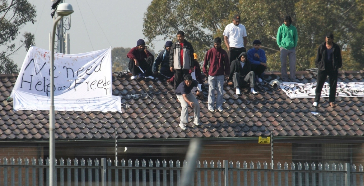 أستراليا تفرج عن لاجئين احتجزوا 9