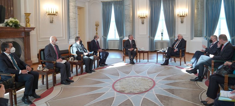 الملك: الجيش يتصدى لمحاولات تهريب المخدرات