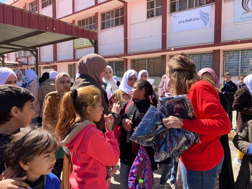 نادي العون الانساني توزع معونة رمضان