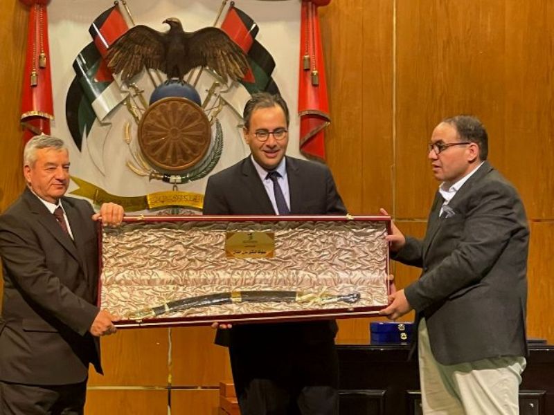 تكريم رئيس جامعة عمان الأهلية ضمن