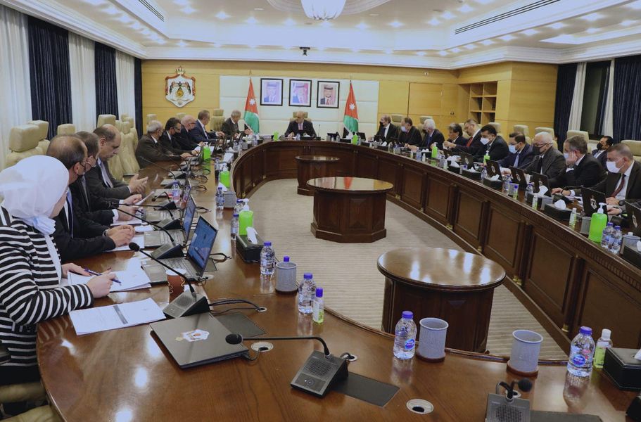 الحكومة تفوّض الوزراء المعنيين باتّخاذ القرارات