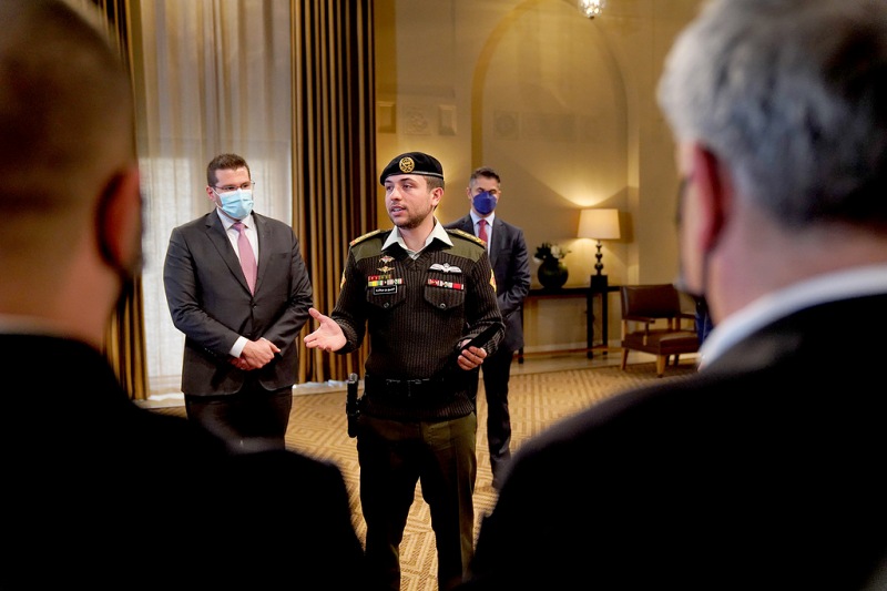 ولي العهد يلتقي خريجي أكاديمية جاكوار