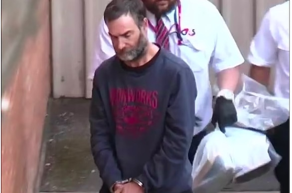 فنجان قهوة يفضح قاتلا