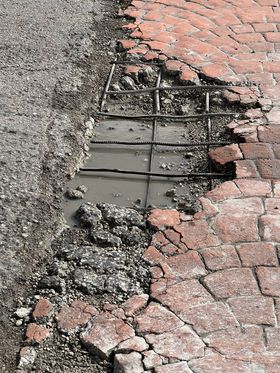 مطب متهالك وخطير في منطقة المنصورة