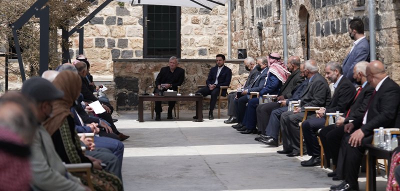 بماذا وصف الملك منطقة أم قيس..