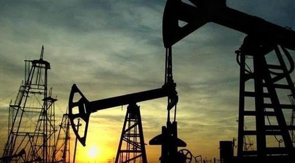 النفط يتراجع وزيادة المخاوف بشأن انخفاض