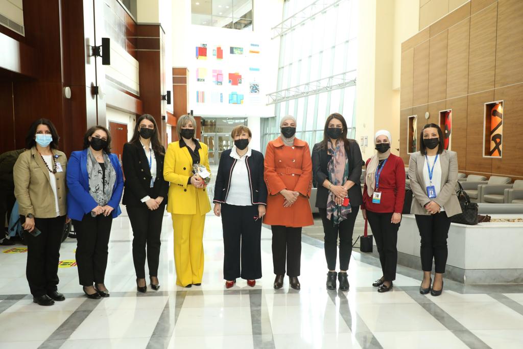 بنك الإسكان يشارك مريضات مركز الحسين