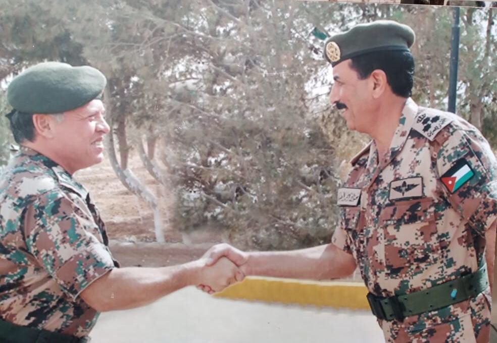 الدكتوراة للعميد المتقاعد عواد احمد العقيل