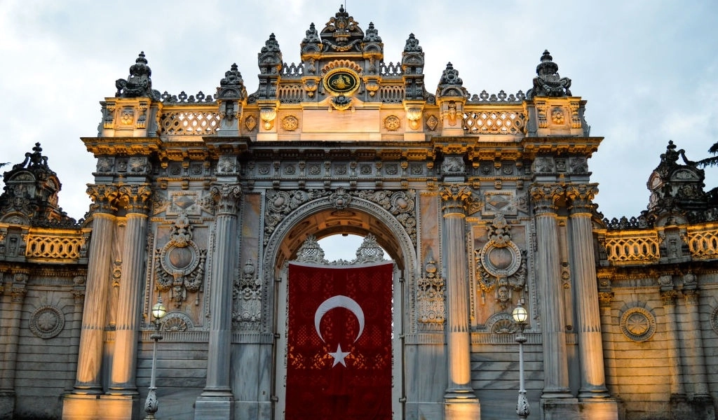 قصّة قصر دولمة باهتشة الذي شهد