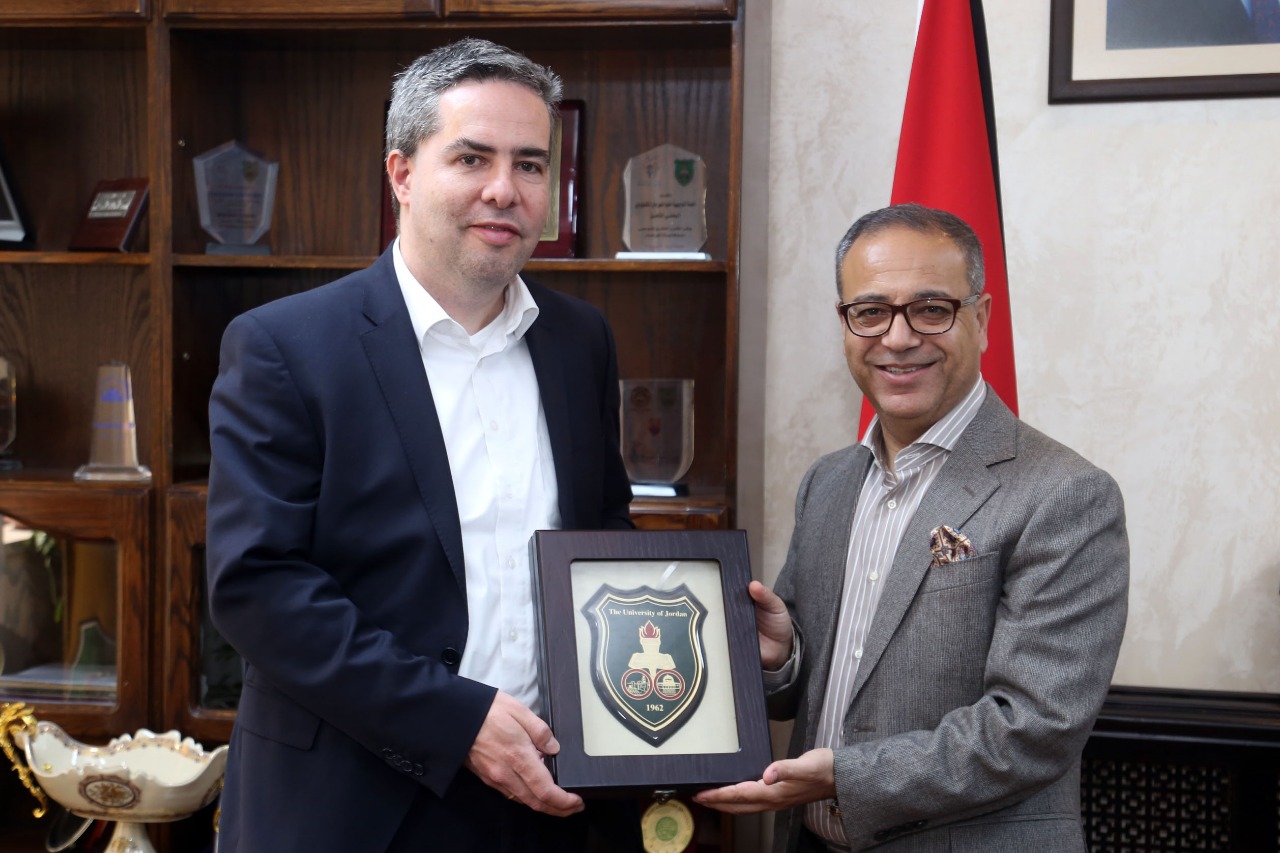 400 منحة دراسية للأردن سنويّا من