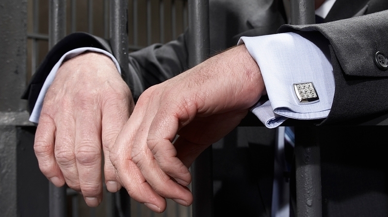 تفاصيل القبض على رجل اعمال عربي