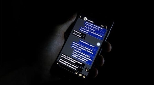 هل يحمي الوضع الداكن العينين من