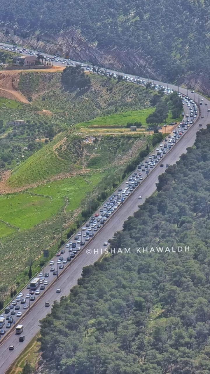 عجلون: ضيق الطرق يتسبب بالازدحامات المرورية