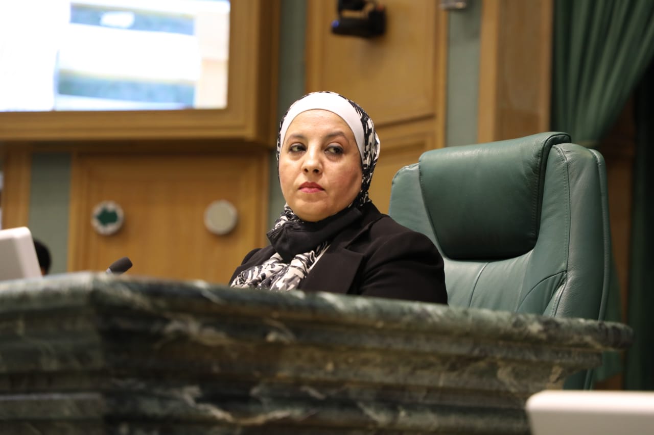 الجبور تمطر وزير الادارة المحلية بأسئلة