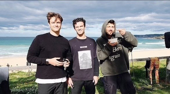 ثلاثة طلاب يحولون فكرة إلى تجارة