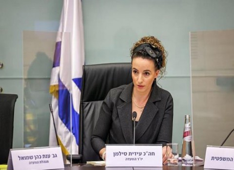 امرأة هزت عرش حكومة إسرائيل.. فمن