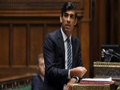 جونسون يشيد بوزير ماليته بعد تساؤلات