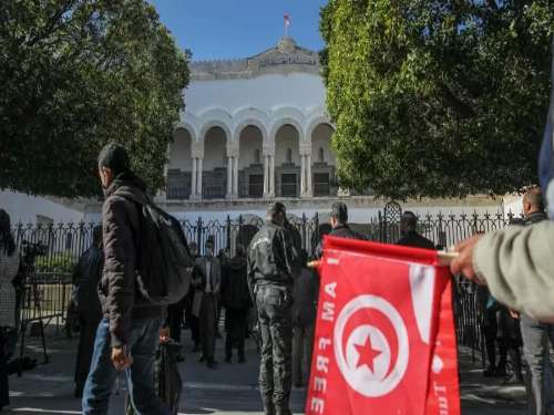 محكمة عسكرية بتونس تقضي بسجن برلماني