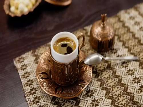 لعشاق القهوة.. نصائح لتجنب الصداع في